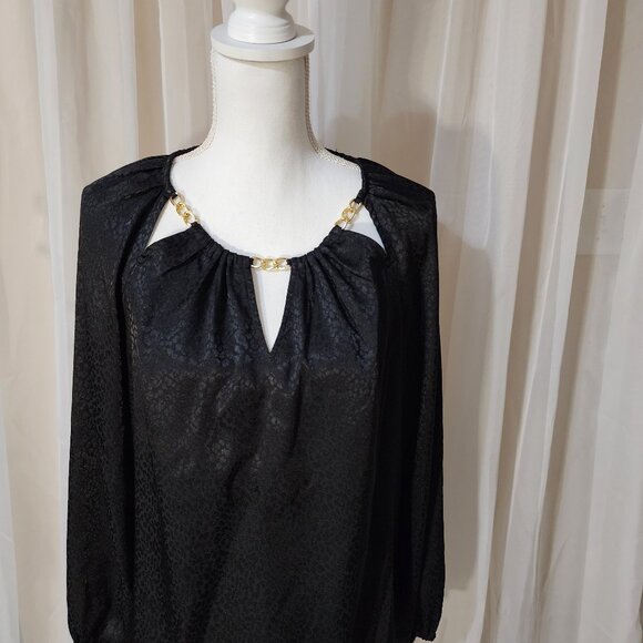 NWT- Cut Out Chain Detail Black Blouse - Picture 1 of 5